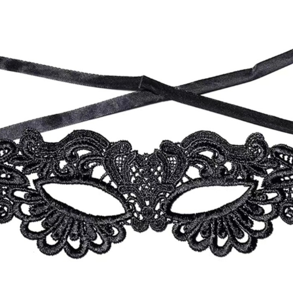 🍒NEW DETAILED LACE FACE MASK - Picture 3 of 5
